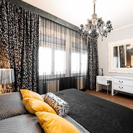 Premium Apt Kosice Center 3 Room 150M2 Hlavna Ulica Exterior photo